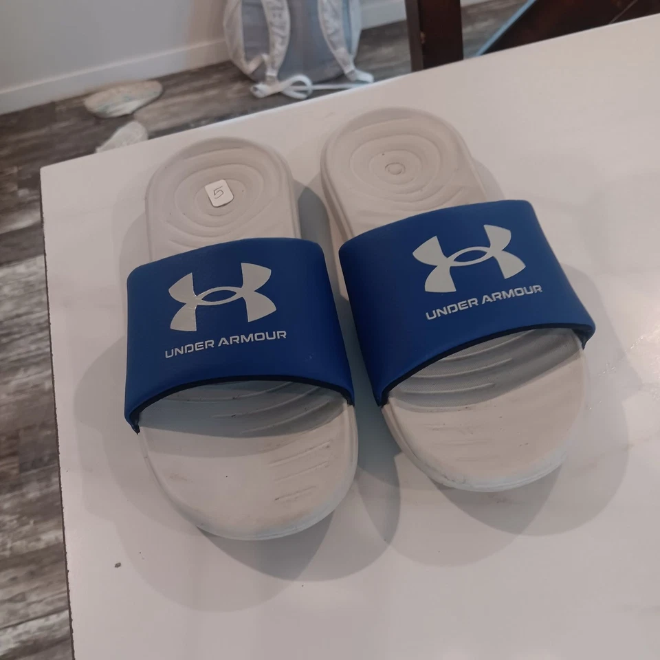 Correa fija Under Armour Ansa para hombre correderas en gris halo y azul real Foto 1 de 1