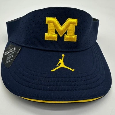 Chapéu Michigan Wolverine Aerobill viseira de futebol unissex pequeno azul Jordan Nike NOVO - Imagem 1 de 4