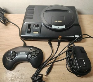 Sega Mega Drive Konsole PAL mit 1 Controller, Netzteil & HF-Kabel - Bild 1 von 7