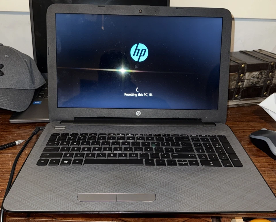 Ноутбук HP 15-AF113CL 15 дюймов ноутбук AMD A8 6 ГБ RAM с зарядным устройством прочитайте описание - Изображение 1 из 4