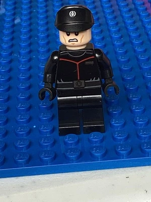 LEGO Star Wars Sith Fleet Officer Minifigure sw1076 (75266) Episode 9 - Image 1 of 4