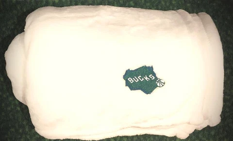 2019-2020 MILWAUKEE BUCKS WHITE FAUX MINK BLANKET PLUSH 4' x 5.5' EXCLUSIVE NEW Cover