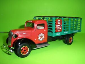 TEXACO FIRST GEAR MOTOR OIL 1937 CHEVY STAKE BED PICKUP TRUCK DIECAST 19-2599