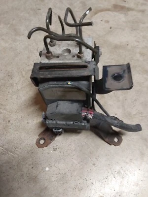 2003 Saturn L200 ABS Pump - Image 1 of 3