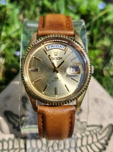 Orologio Uomo Vintage Ricoh President Day/Date Quarzo Tono Oro 35mm 689001 680 BELLO!! - Foto 1 di 14