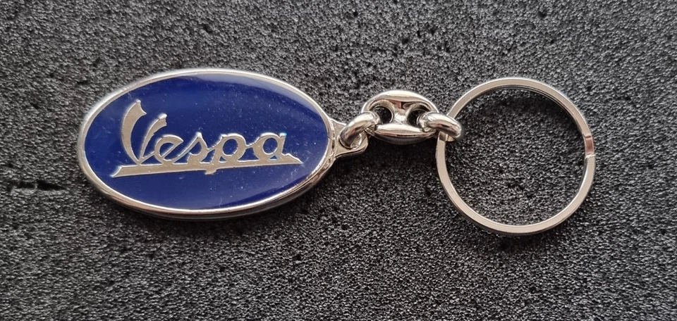 Vespa Llavero Logo Azul Oscuro Acristalado Scooter - Dimensiones 47x29mm Foto 1 de 1