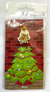 Puuh Santas Around the World Disney Pin, Wales, Neu in OVP (2002) - Bild 1 von 1