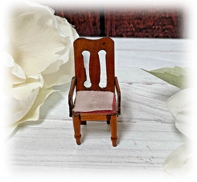 Silla auxiliar de madera miniatura vintage de los años 70 para casa de muñecas escala 1:24 2 1/4 pulgadas de alto Foto 1 de 3
