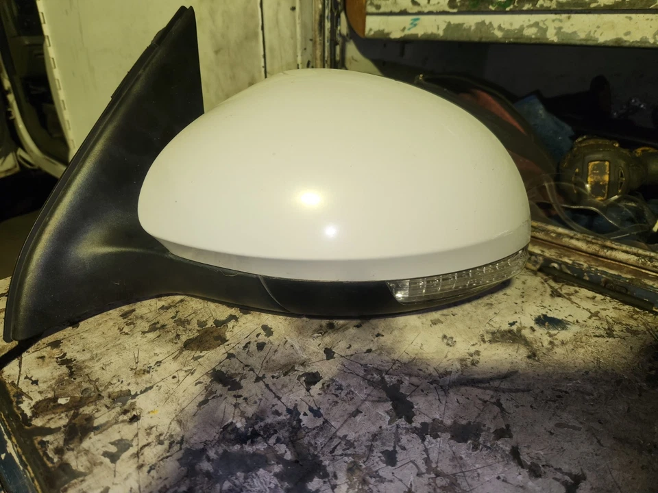 2013 Volkswagen Tiguan Left Door Mirrior Oem - Image 1 of 4