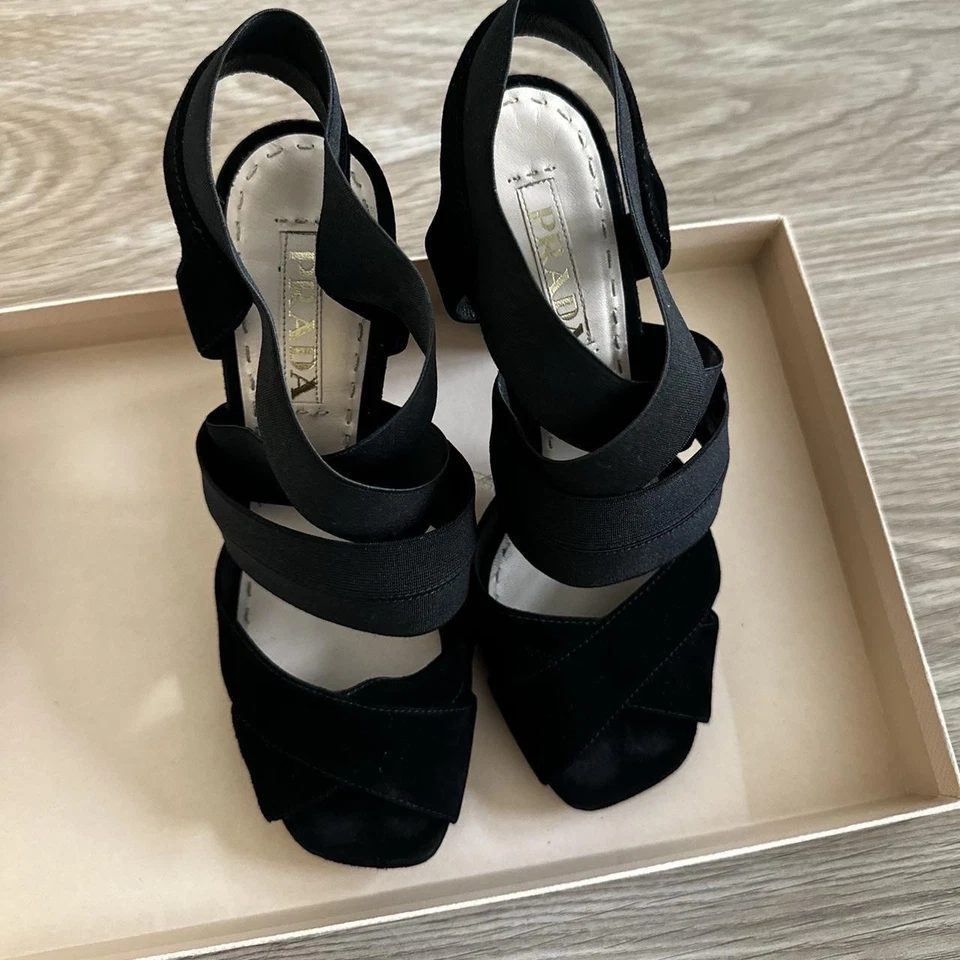 Tacones para mujer PRADA Foto 1 de 3