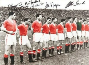 BUSBY BABES SIGNED BY 5 MANCHESTER UNITED 1958 LAST LINEUP PHOTO CHARLTON PROOF - Picture 1 of 2