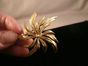 Broche/pin vintage en tono dorado Sphinx A790 - Imagen 1 de 5