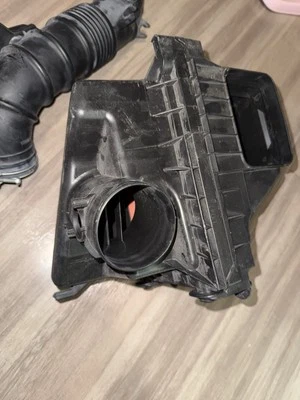 Conjunto de filtro de aire con manguera de admisión Lexus ES350 F-Sport 2019-2025 Foto 1 de 4