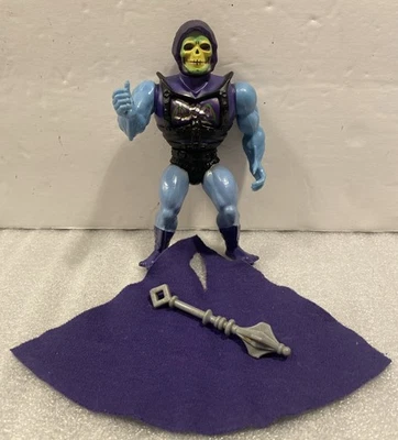 Figura de acción de colección 1983 MOTU Battle Armor Skeletor con capa original y bastón Mattel Foto 1 de 4