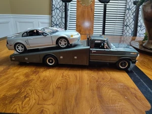 ACME 70 FORD F-350 RAMP TRUCK Maßstab 1:18 Mustng GT Maßstab 1:18 Diecast Set gebraucht - Bild 1 von 17