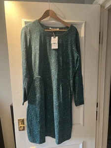 Lily and Me Size 14 Halmore Round Neck Long Sleeve Jersey Dress - Green on Blue - Picture 1 of 3