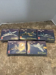 Lot 5 Vintage AMT F-18A Hornet Tomcat Foxbat Aardvark 1/144 Model Kit Sealed - Picture 1 of 10