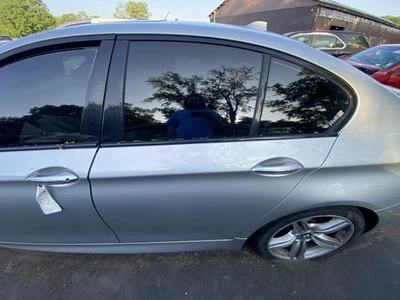 Used Rear Left Door Assembly Rear Side fits: 2014 Bmw 535I electric green tint R Foto 1 de 4