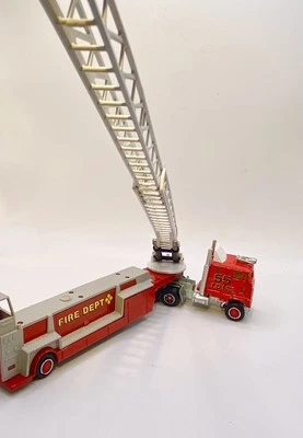 Camión y remolque Majorette🔥Kenworth F.D camión de bomberos de Nueva York - Francia 🇫🇷 1984 Foto 1 de 4