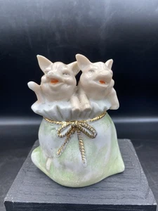 Carenado rosa de porcelana alemana alcancía cerdo saliendo de bolsa cartera #5631 - Imagen 1 de 8