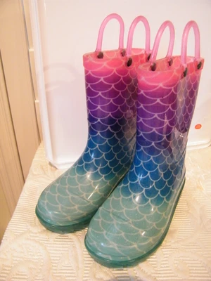 BOTAS NUEVAS CON ETIQUETAS PARA NIÑAS LLUVIA GOMA SIRENA MULTICOLOR CORREA PULL UP TALLA 9/10 Foto 1 de 4