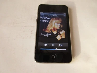 Apple iPod Touch 3rd Generation silver 32GB With (3286 Sons MC008LL) - Image 1 of 4