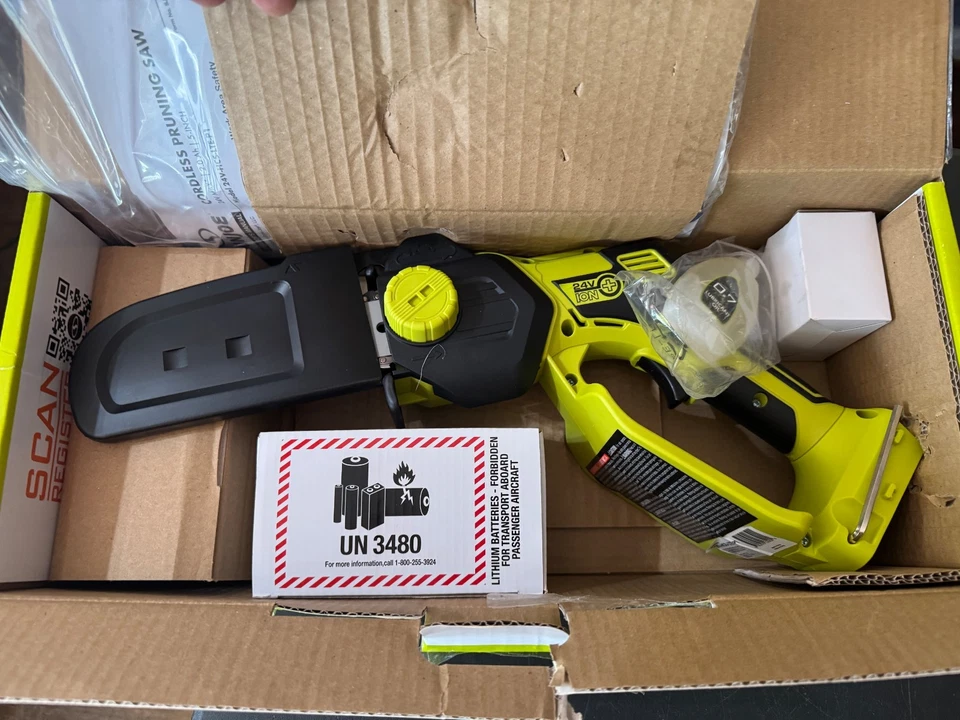 Mini motosierra inalámbrica Sun Joe 24 voltios iON+ 5 PULGADAS SIERRA DE PODAR Foto 1 de 1