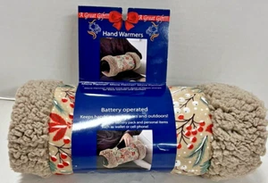BNWT Shavel Micro Flannel Holly Battery Operated Hand Warmers W/2 Inter. Pockets - Picture 1 of 13