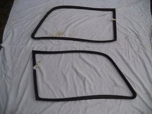 Passat 32B Variant Scheibendichtungen hinten mit Nut für Zierleisten - Bild 1 von 4