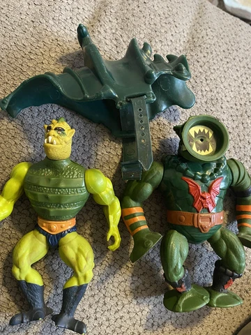 He-Man MOTU Battle Cat Original Green Saddle Accessory w/Strap And Two Figures! Cover
