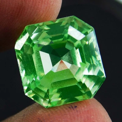 Certified 12.60 Ct Top Quality Top Color Gorgeous Peridot Gemstone From Pakistan - Image 1 of 4