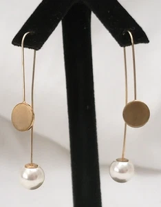Modernist Faux Pearls Gold Tone Coin Threader Wire Earrings 2.25" L - Picture 1 of 7