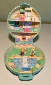 Polly Pocket VTG 1989 Beach House Bluebird Complete Compact w/2 Dolls Clam Shell - Picture 1 of 6