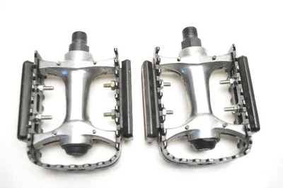 VP-456 ATB ROAD MTN BMX BICYCLE PLATFORM PEDALS WITH AMBER REFLECTORS 9/16" - Image 1 of 4