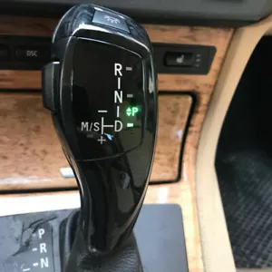 LED SCHALTHEBEL SCHALTKNAUF AUTOMATIK Für BMW E81 E84 E90 E91 E92 E93 SCHWARZ - Picture 1 of 11