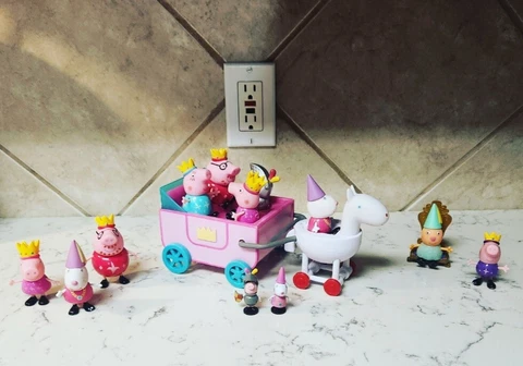 Peppa Pig Royal Carriage & Figures Cover