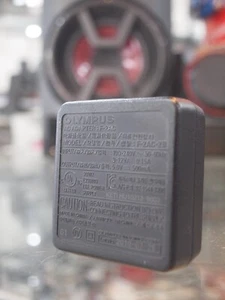 GENUINE OLYMPUS USB AC POWER ADAPTOR - CHARGER / F-2AC - Foto 1 di 7