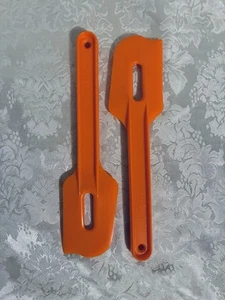 "2 espátulas ranuradas clásicas Tupperware 9"" utensilio raspador de paleta gadget naranja" - Imagen 1 de 2