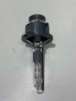 Genuine Volvo S40 / S60 / S80 / V40 / V70 / XC90 Headlamp Bulb 989833 - Image 1 of 4