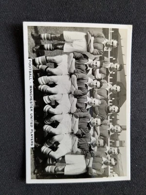 1935 Pattreiouex Sporting Events & Stars Card # 63 Manchester United Players (EX - Image 1 of 3