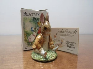 BESWICK ENGLAND BENJAMIN BUNNY SASS AUF EINER BANK FIGUR © 1983 BEATRIX POTTER -B2- - Bild 1 von 15