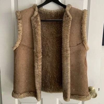 VTG Real Sheepskin Shearling Open Vest Brown distressed w thick wool men sz L? - Image 1 of 4