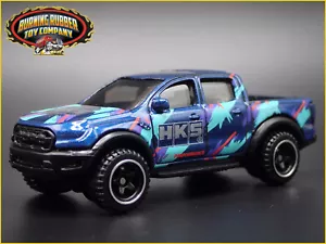 Modello Auto Diecast In Scala 1/64 Ford Ranger Raptor Pickup Truck 2017-2020 HKS - Foto 1 di 8