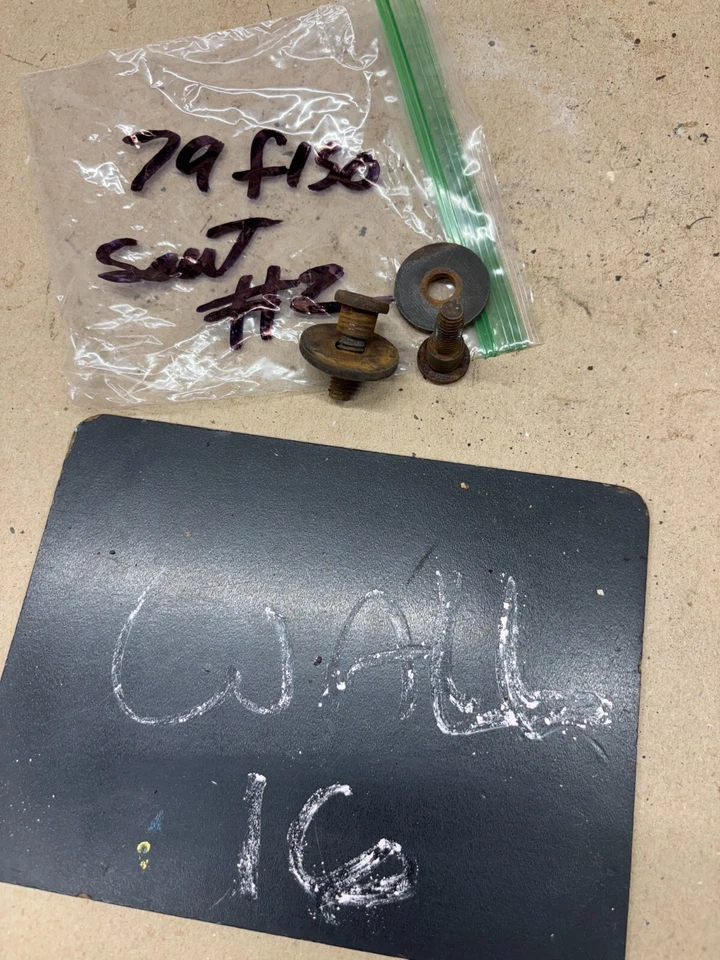 1973 1979 Ford F150 F250 F100 DOBRADIÇA DE ASSENTO STRIKER PARAFUSOS ALLEN CABEÇA OMBRO LAVAGEM - Imagem 1 de 4