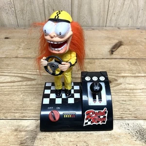Figura Road Rage Racer 2005 traje amarillo raro pelo naranja de Gemmy funciona bien estado - Imagen 1 de 14