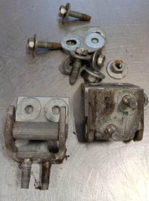 JUEGO BISAGRAS PLATEADAS PUERTA INFERIOR SUPERIOR CONDUCTOR DELANTERO IZQUIERDO SATURN L100 2002 21019725 4R Foto 1 de 4