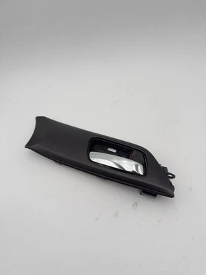 Manija de puerta interior de pasajero derecho Honda Accord 2013-2017 con moldura OEM Foto 1 de 4