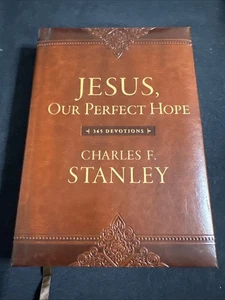Jesus, Our Perfect Hope: A Daily Devotional for Finding Confidence and Encou... - Foto 1 di 1