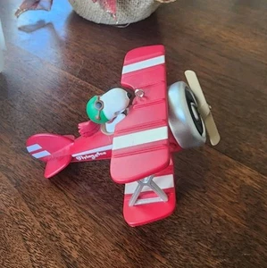 2015 Hallmark Flying Ace Snoopy adorno de Navidad QXI2387 Magic Sound - sin caja - Imagen 1 de 10
