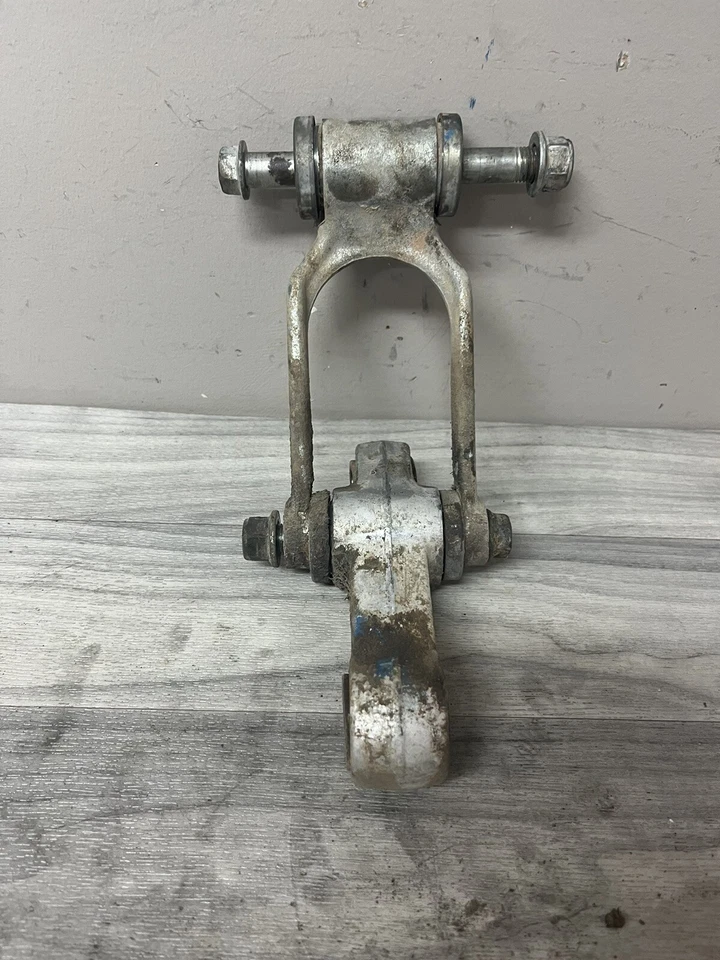 1987 铃木 RM125 原始设备制造商后部 DOGBONE SHOCK LINKAGE 62600-01890 — 第 1/4 张图片